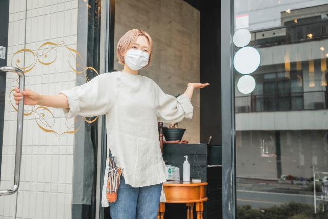 美容サロンのスタッフ